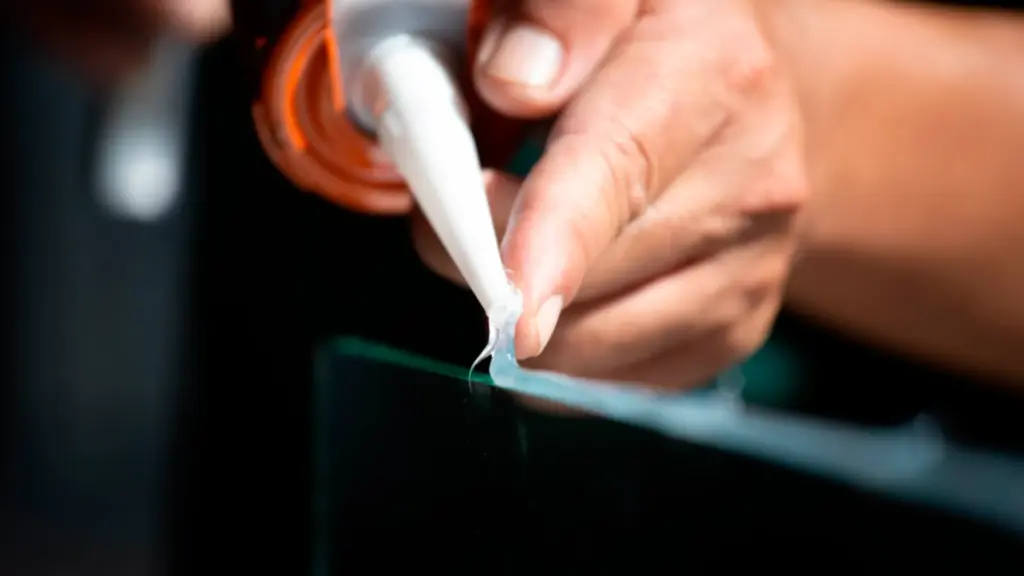 Como Colar Vidro em Madeira Corretamente: Passo a Passo