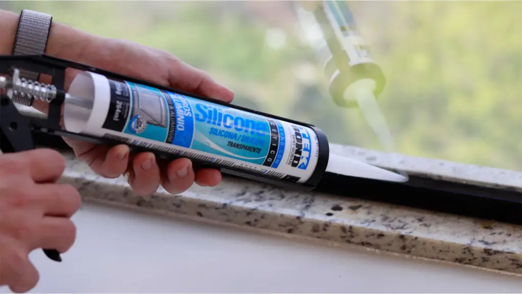 Como Escolher o Melhor Silicone para Vedar Água