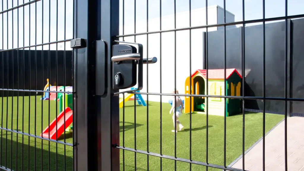 Como Instalar uma Fechadura em Portão de Ferro