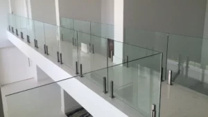 Como Limpar Guarda-Corpo de Vidro: Guia Completo para Manter Brilhando