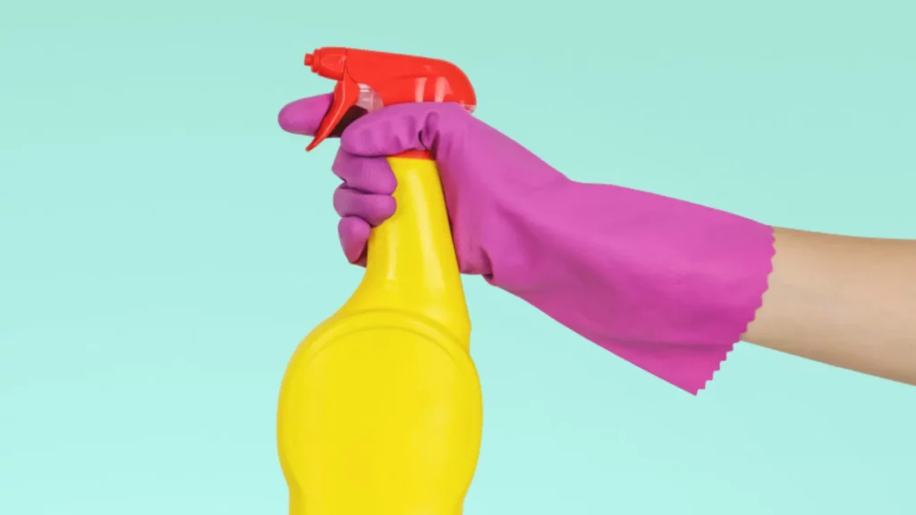 Como limpar vidros com álcool de limpeza