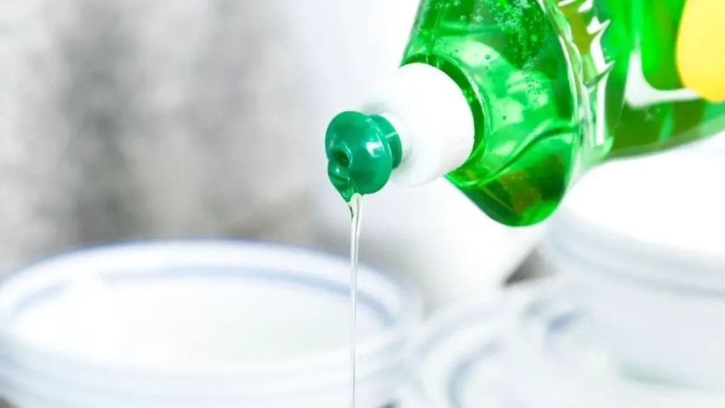 Como limpar vidros com detergente neutro
