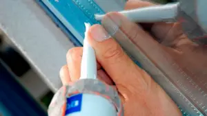 Como Tirar Silicone de Vidro Temperado e Deixar Limpo