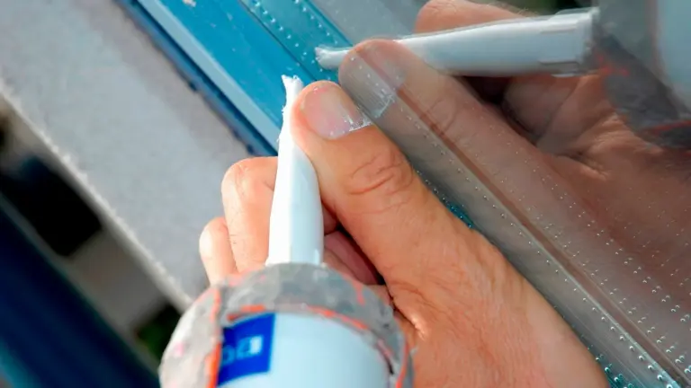 Como Tirar Silicone de Vidro Temperado e Deixar Limpo