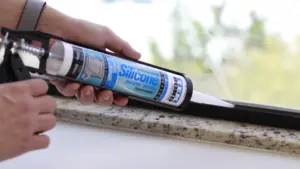 Como Vedar Sacada de Vidro: Guia Completo para Evitar Infiltrações