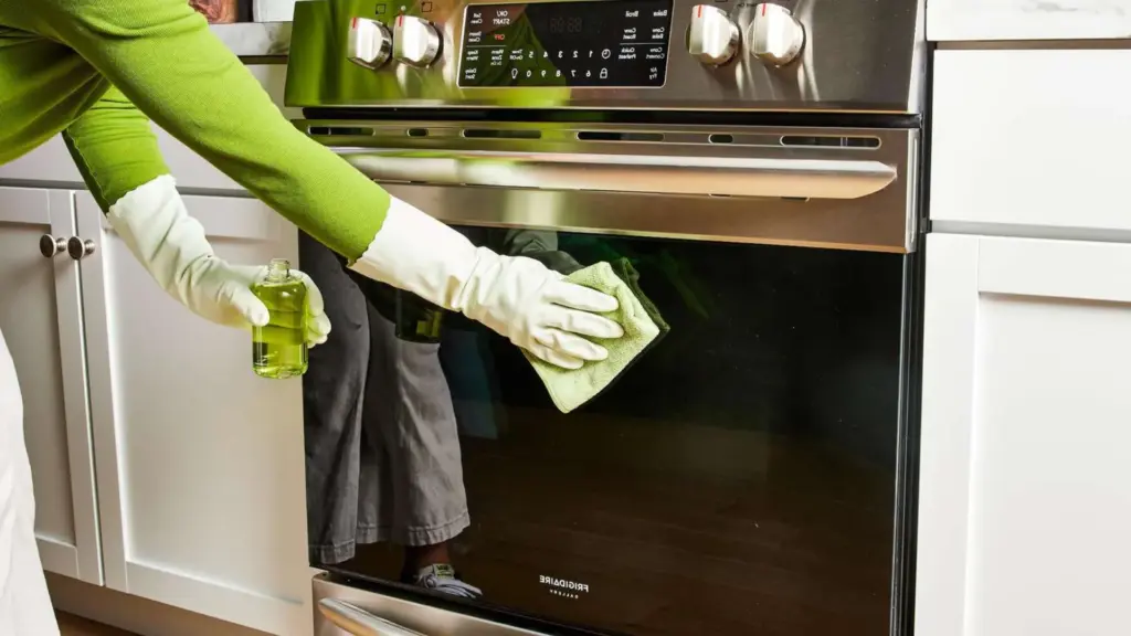 O que Considerar ao Escolher um Produto para Limpar Fogão de Vidro