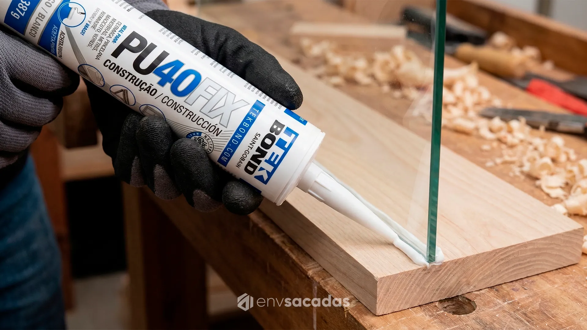 Qual a Melhor Cola para Colar Vidro em Madeira?