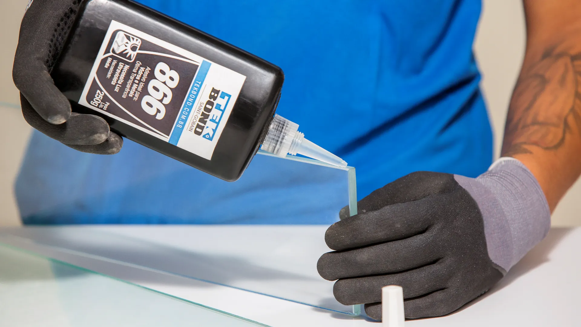 Qual a Melhor Cola para Colar Vidro?