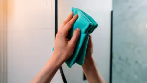 Qual Melhor Pano para Limpar Vidros e Espelhos?